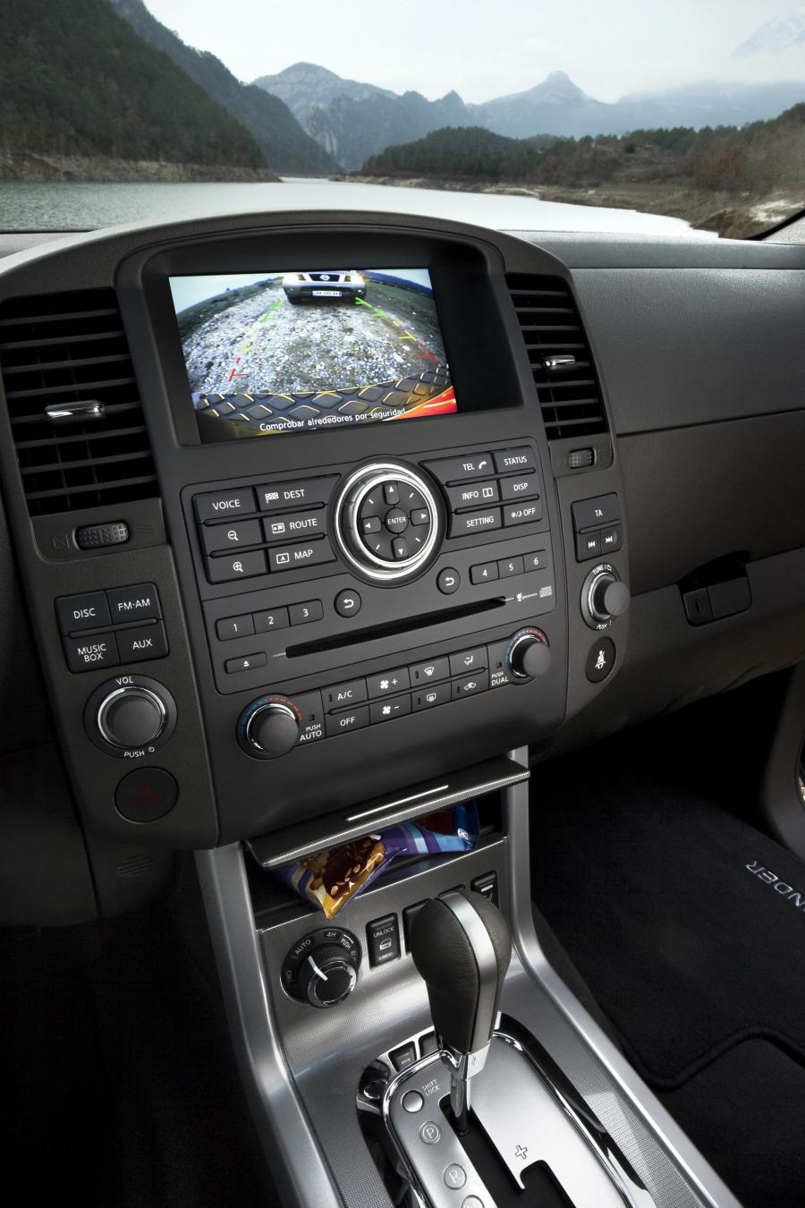  Nissan Navara 2011 года  (фото 8 из 20)